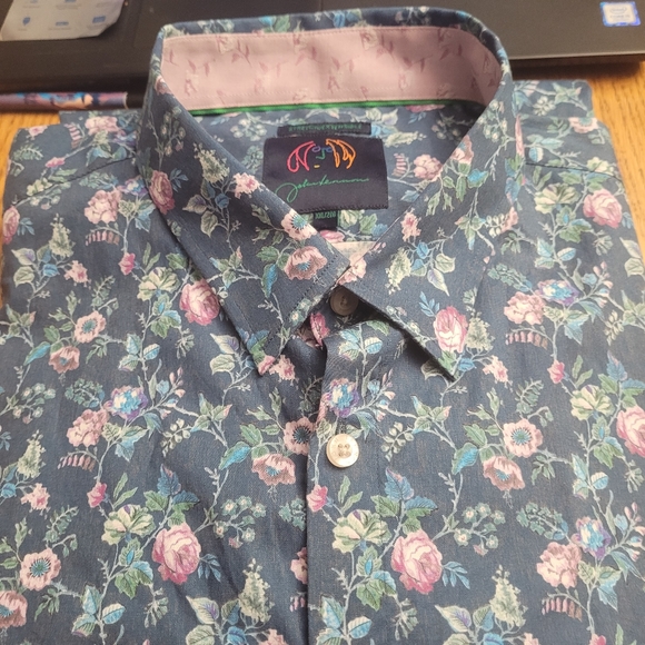 Man's Shirt - Picture 1 of 7